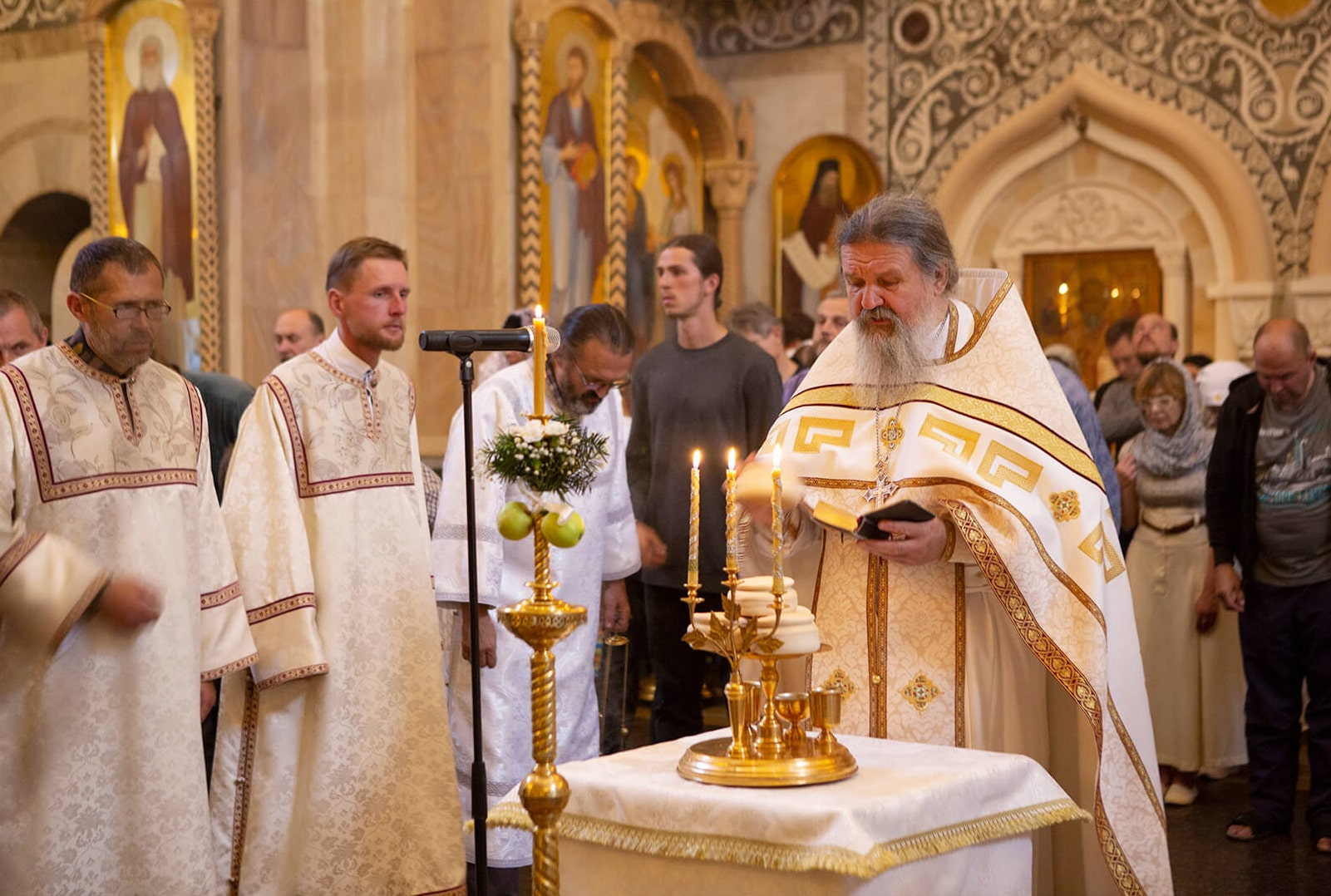 father andrey lemeshonok transfiguration service