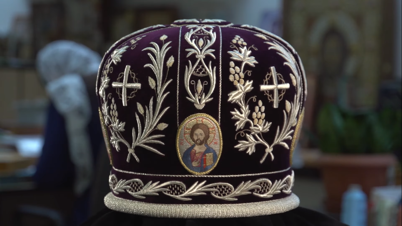 mitre d un prêtre orthodoxe