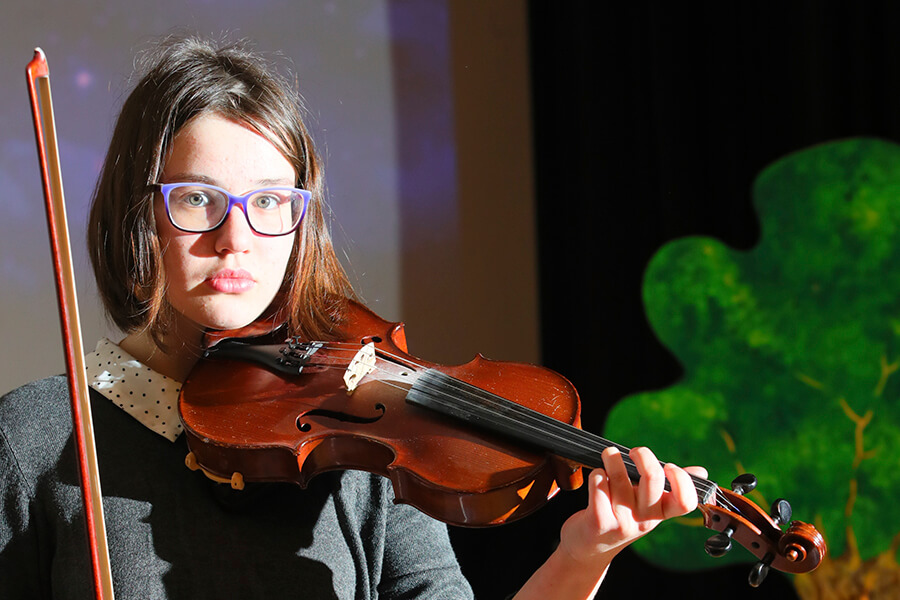 girl with a violin