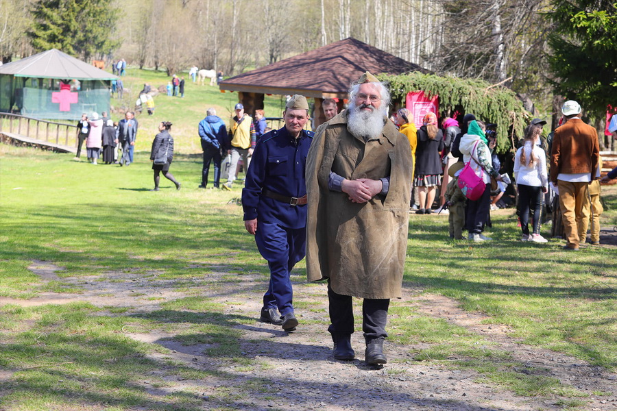 Auf dem Männer-Klosterhof haben die Brüder alles vorbereitet