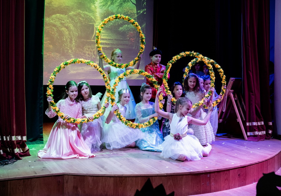 Ein Weihnachtsschauspiel im Gymnasium