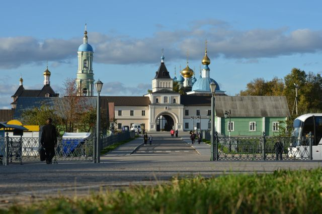 Eingang ins Optina-Kloster