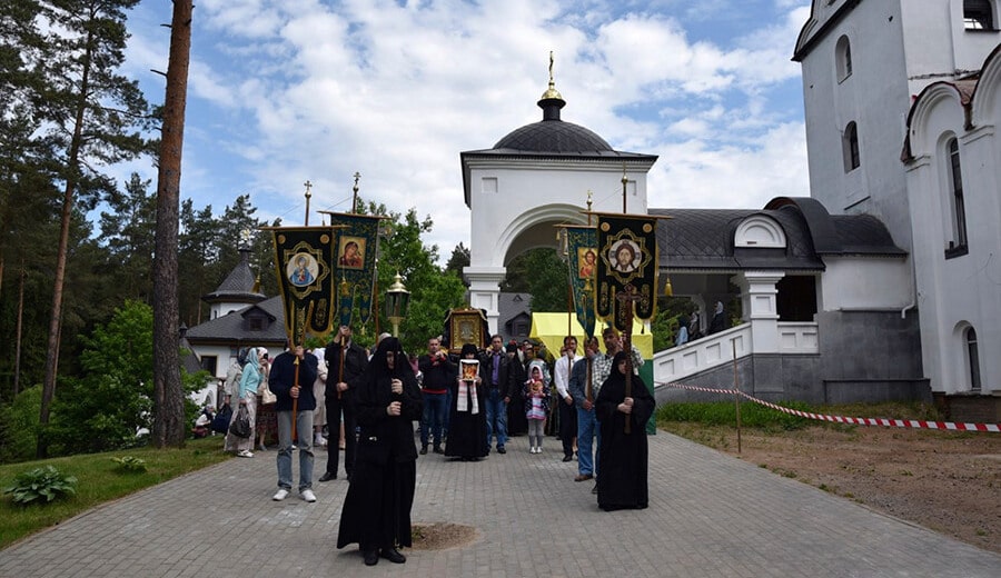 Feierliche Prozession im Kloster