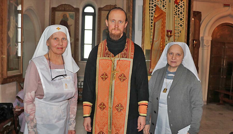 Fr. Rodion with the sisters